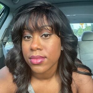 Meet your Posher, Trayona